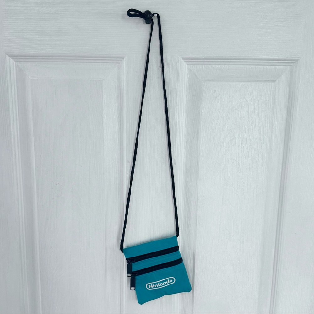 Rare NWOT Game Stop Employee Exclusive Nintendo Teal Blue Mini Bag on Lanyard - Picture 2 of 3